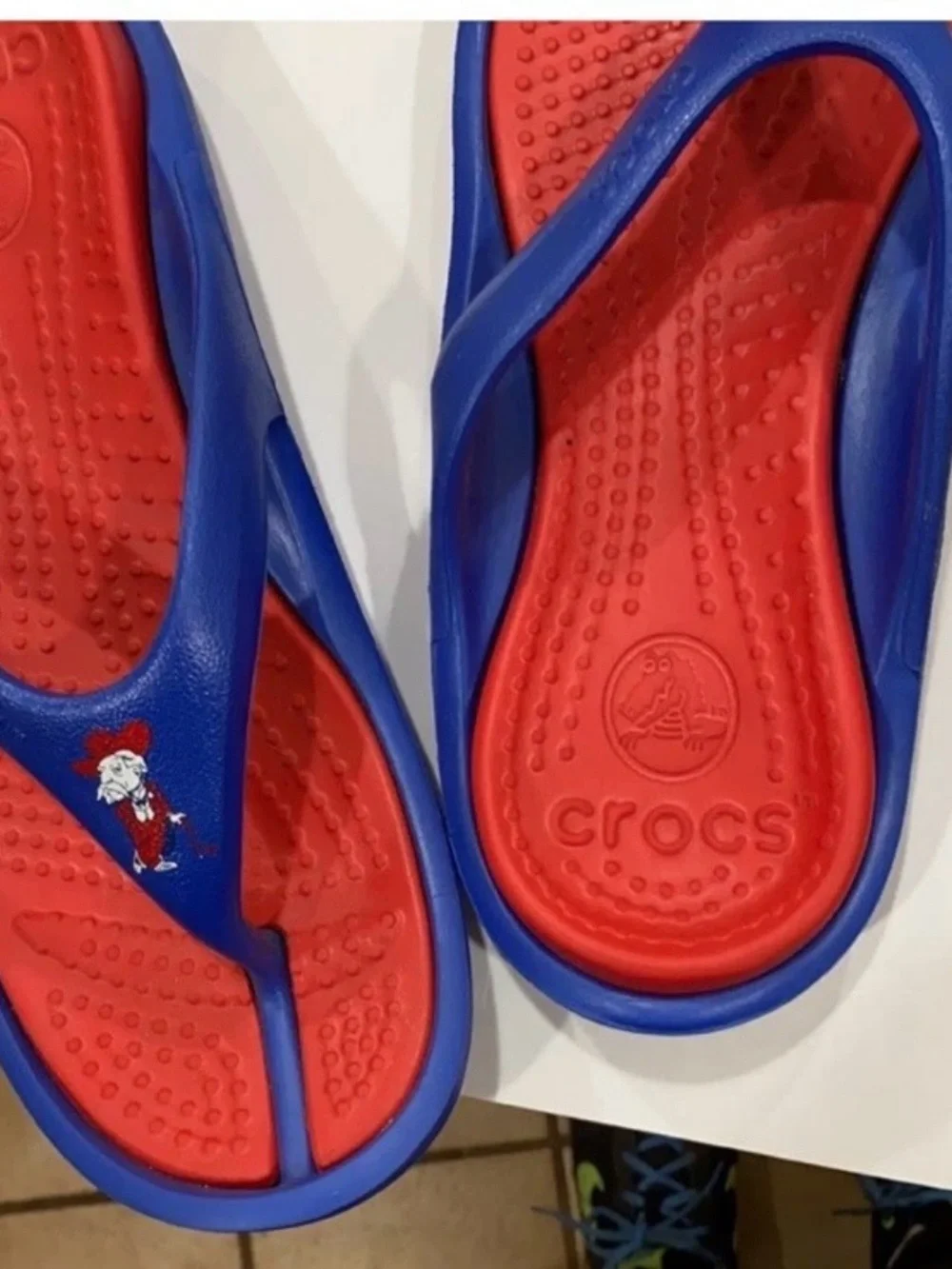 Crocs mens Size 11 Sandal New Blue and Red Flip Sandals, no tags